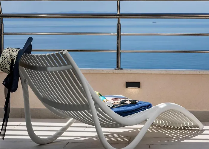 Luxury Penthouse - Big Blue *